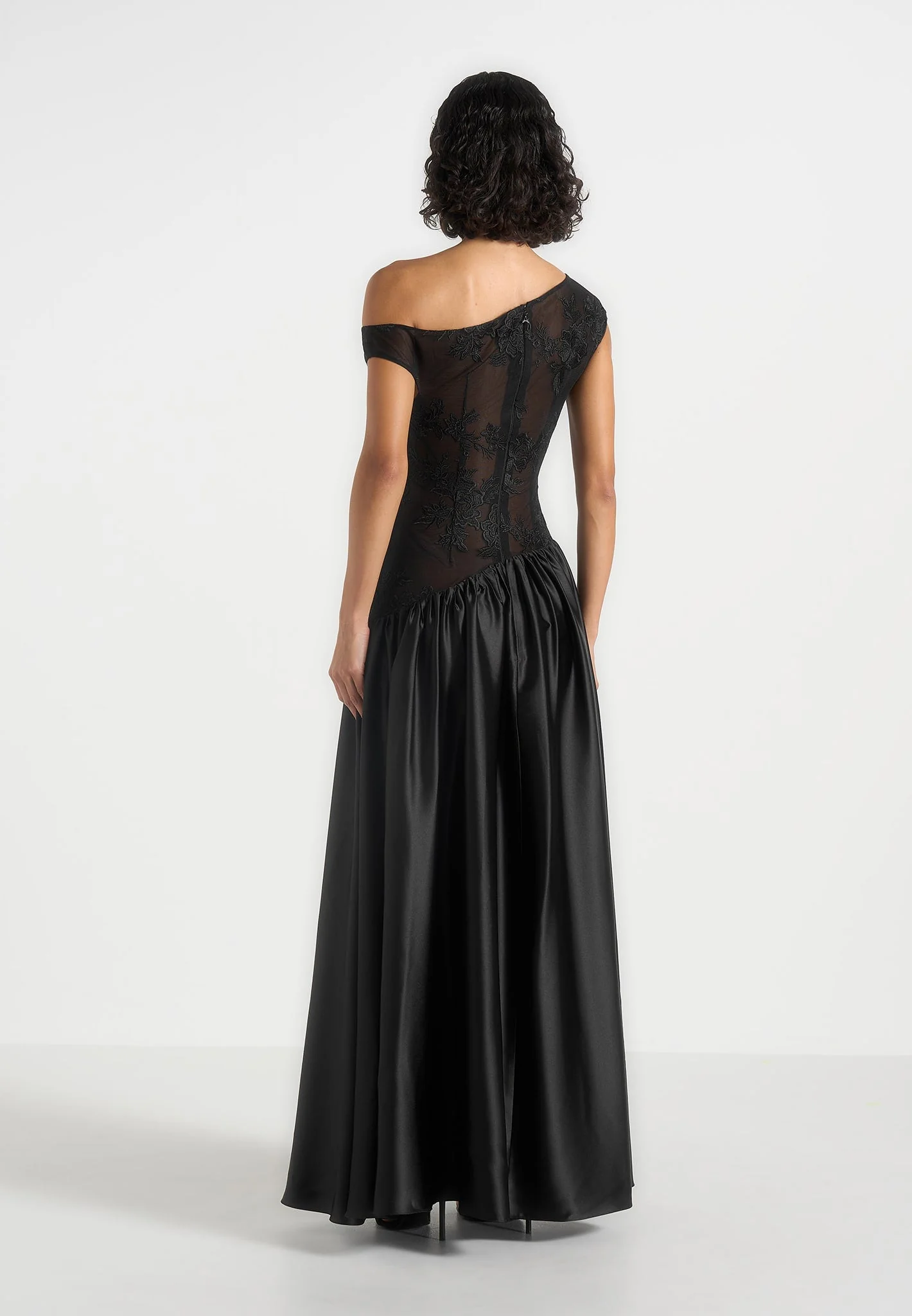 Alanna - Off Shoulder Fit and Flare Maxi Dress - Black - Image 4