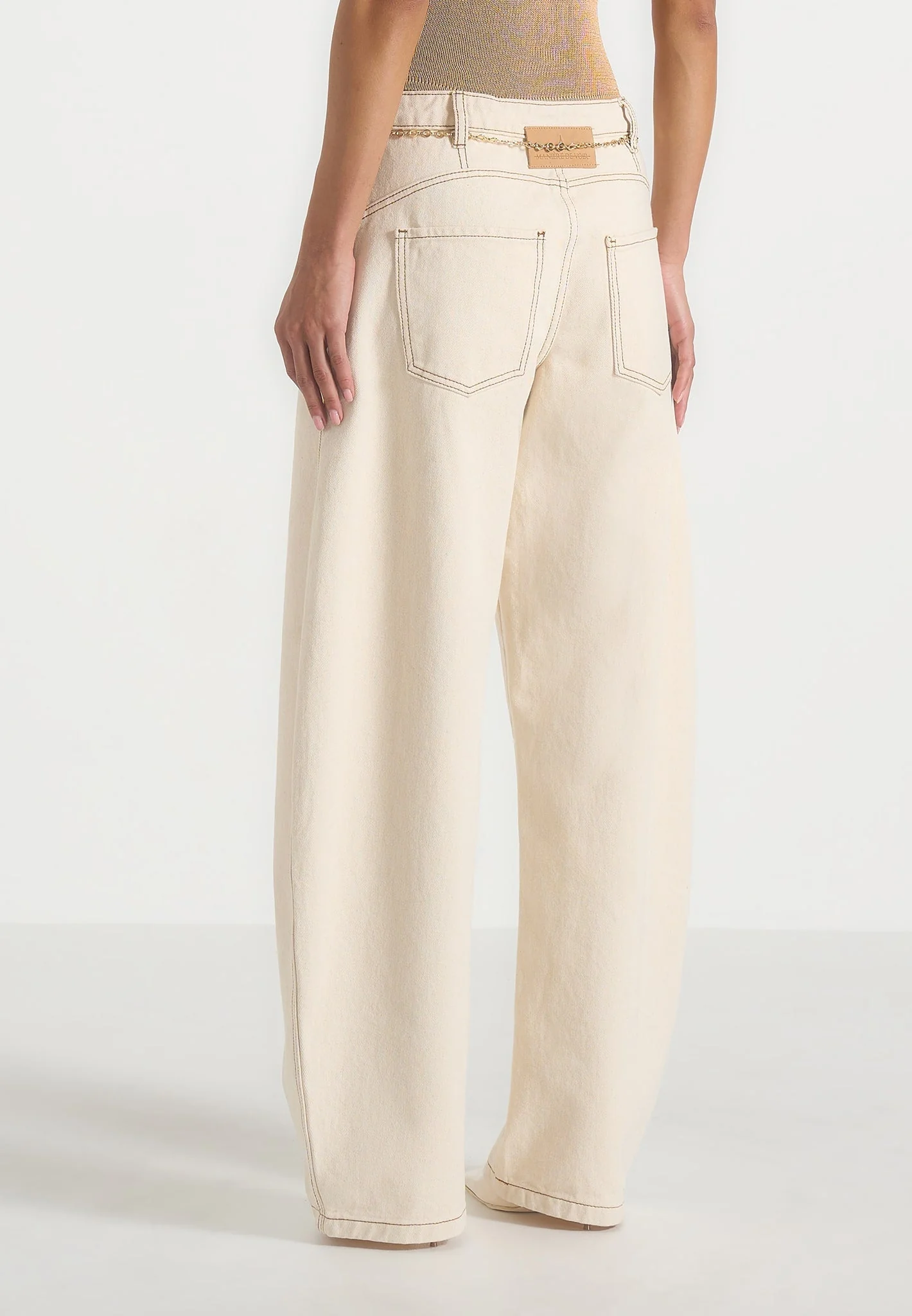 Enora - Hourglass Jean With Chain - Cream - Image 5