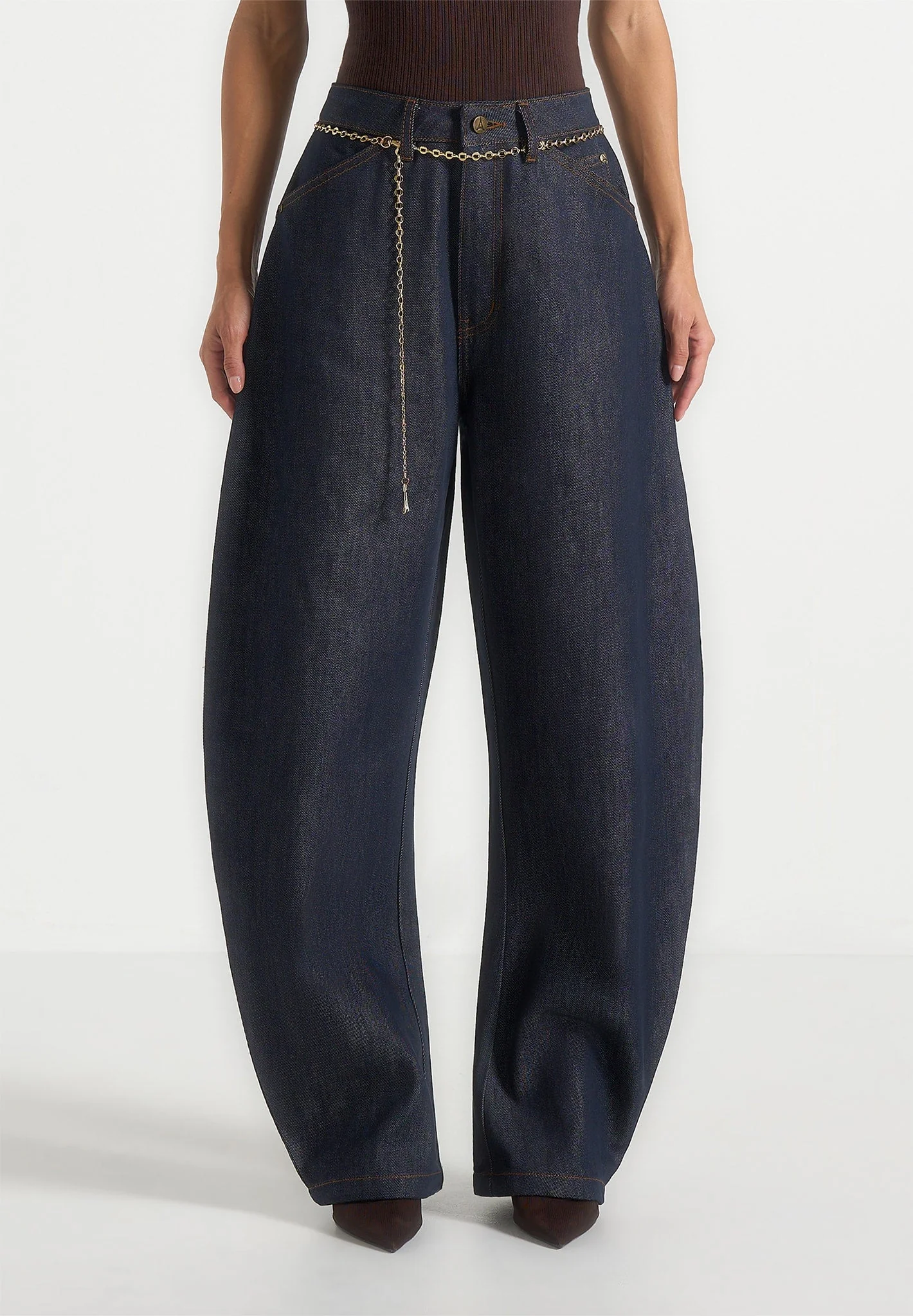 Enora - Hourglass Jean With Chain - Indigo - Image 3