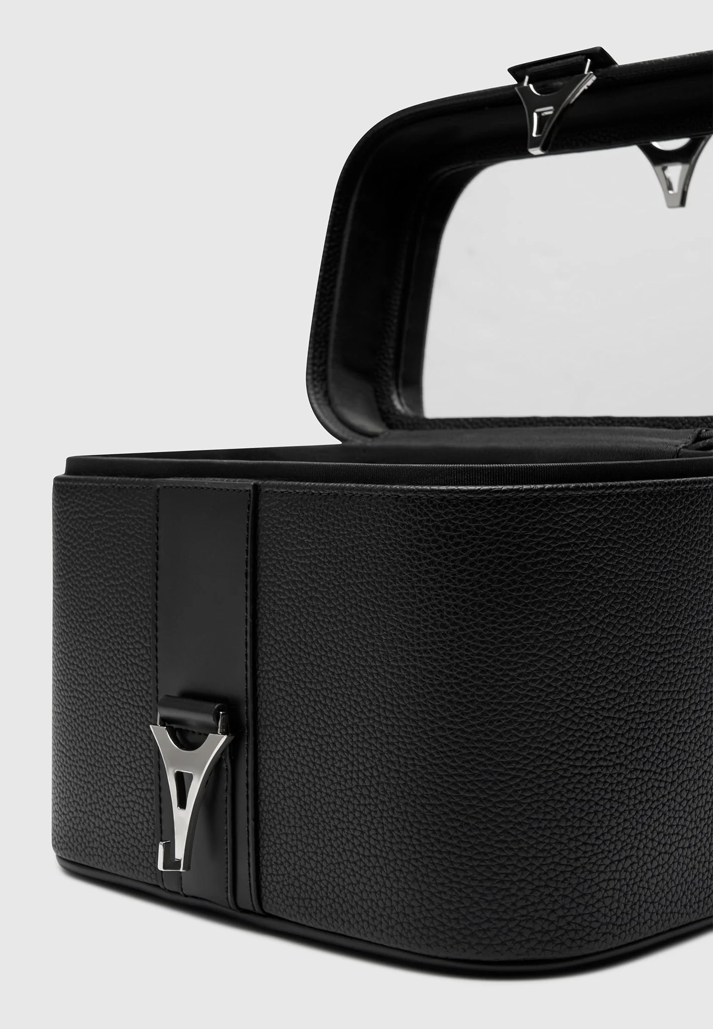 Leather Eiffel Clasp Vanity Case - Black - Image 2