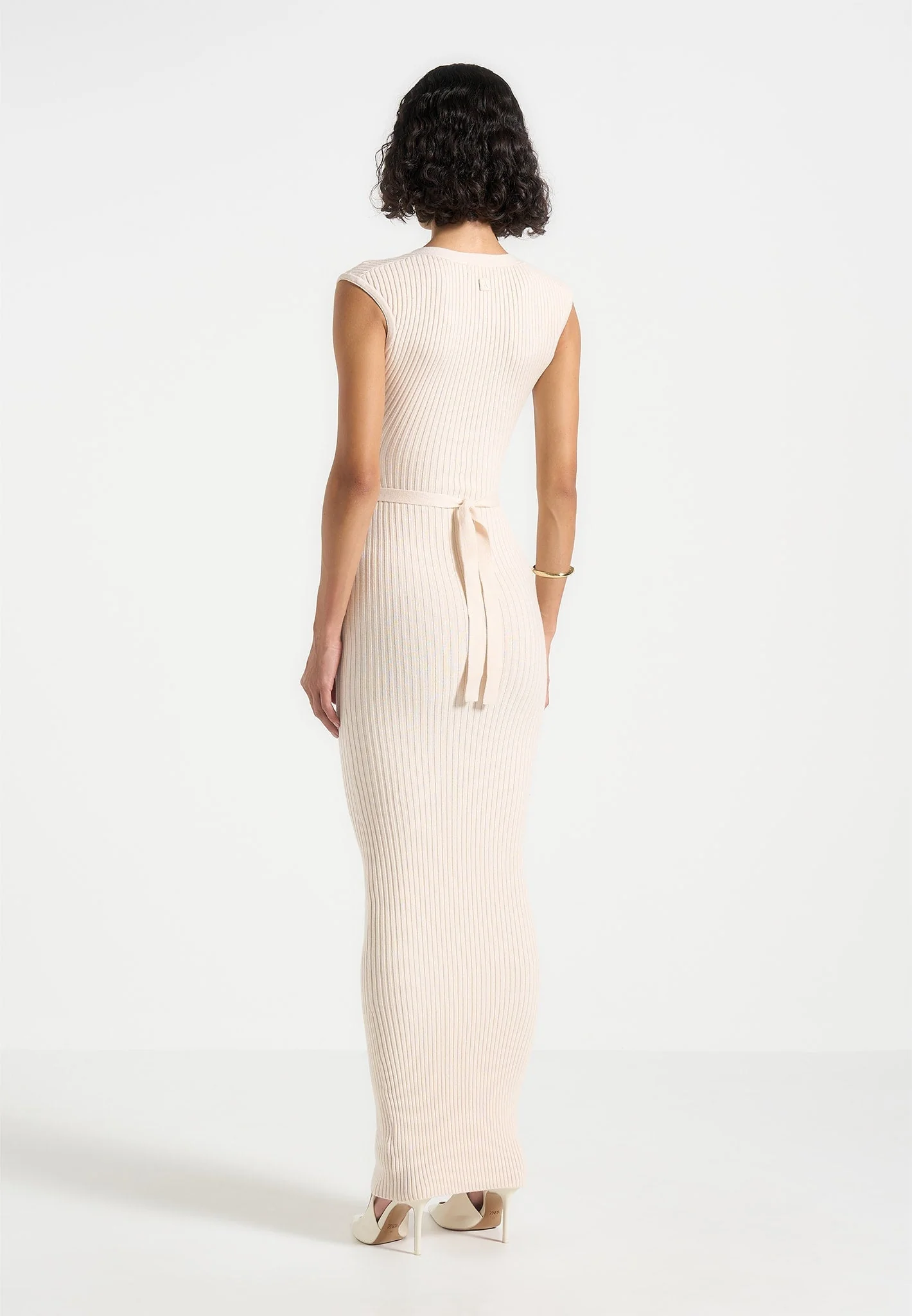 Helene - Knitted Maxi Dress with Belt - Beige - Image 4