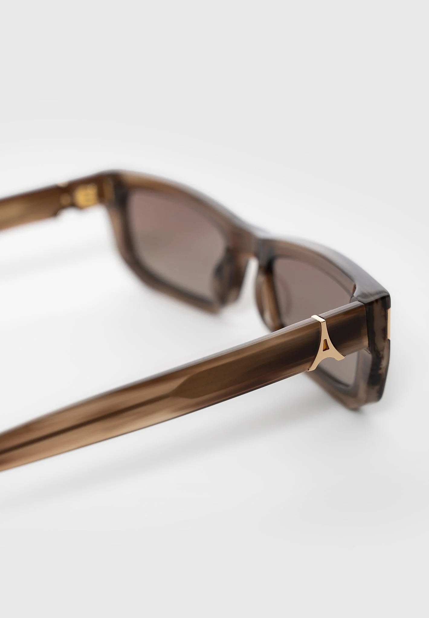 Milan - Curved-Frame Sunglasses - Brown - Image 4