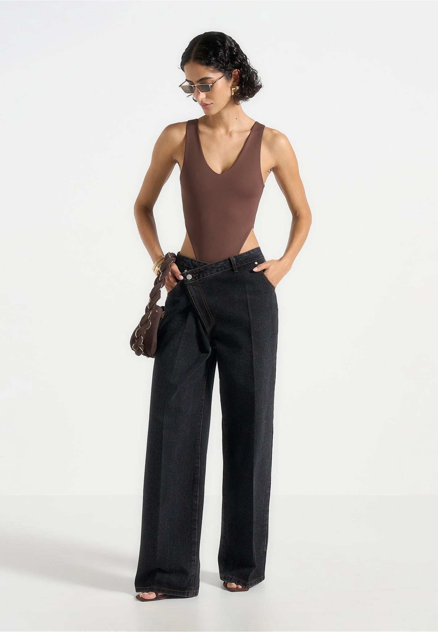 Noa - V-Neck Bodysuit - Brown