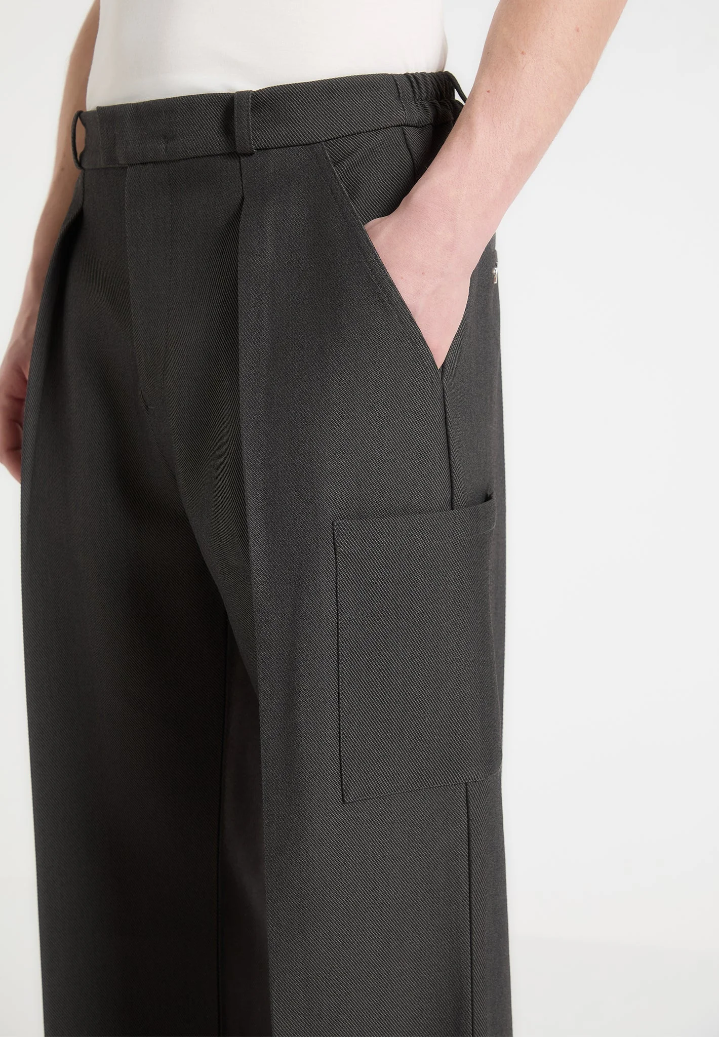 Luca - Relaxed Fit Pleated Pocket Trousers - Grey - Image 5