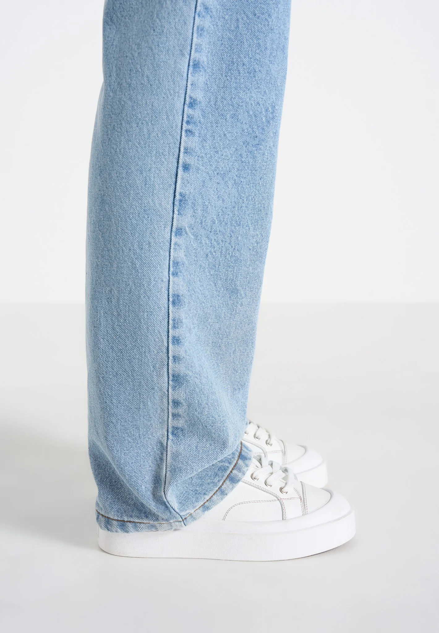 Women's Vienna - Leather Contrast Stitch Sneaker - White - Image 4